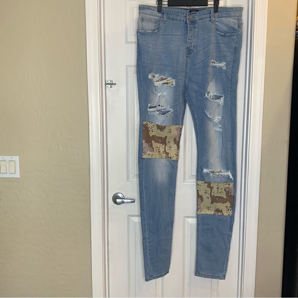 Boohoo Man Tall SKINNY STACKED RIP & REPAIR CAMO JEANS Size 40 Inseam 39”